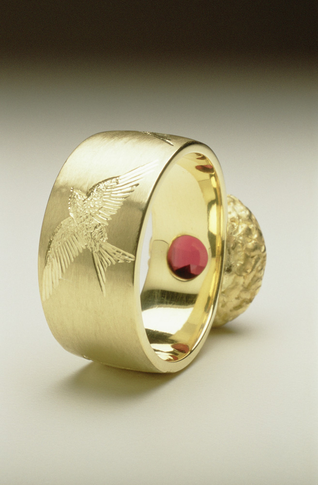 18ct green gold, hand engraved, oval chequerboard cut garnet.