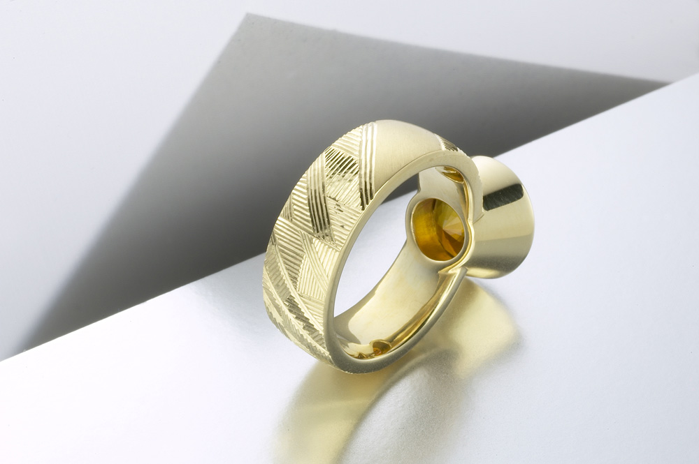 18ct yellow gold, brown/green tourmaline. Photo: Paul Hartley
