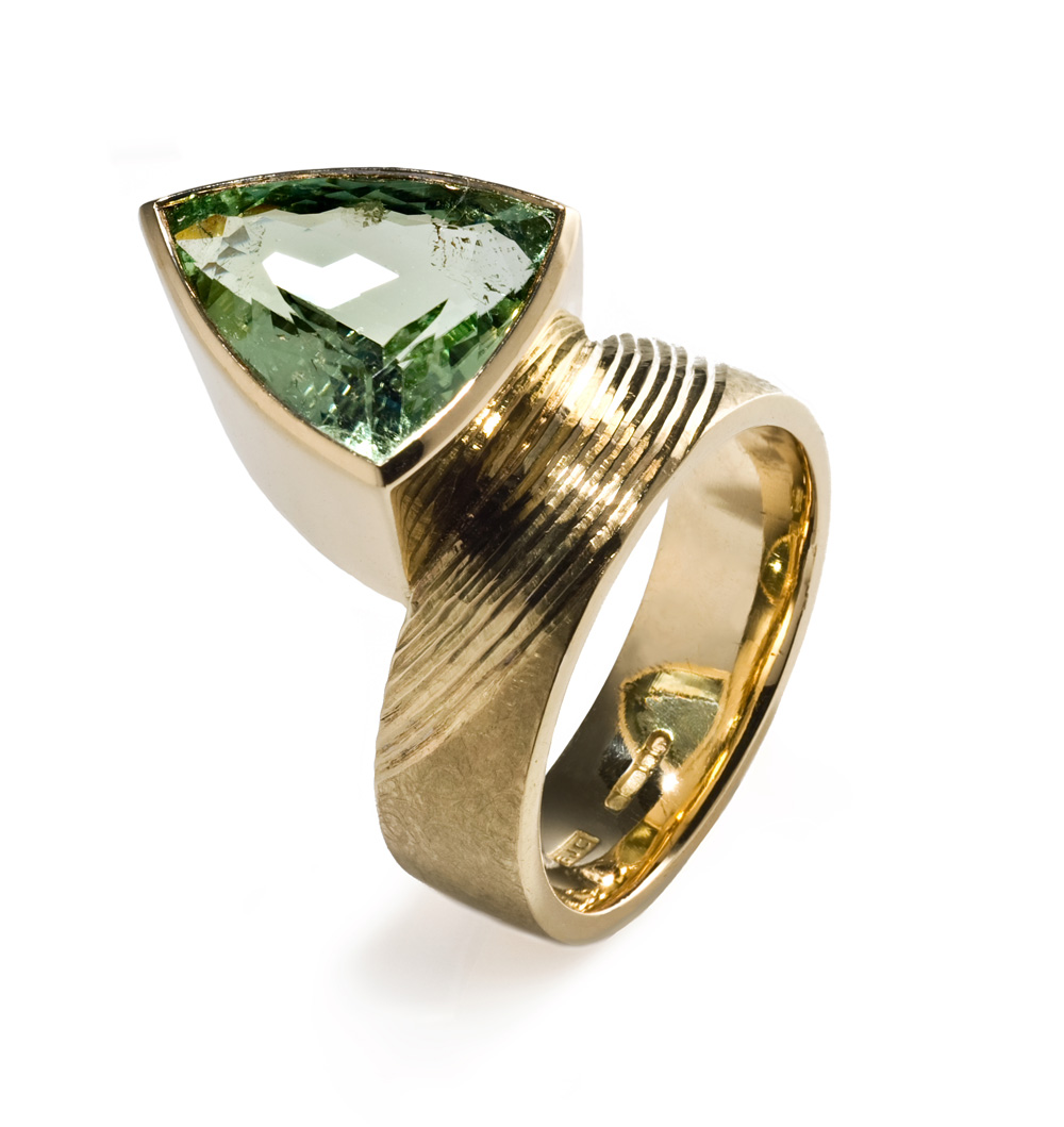 18ct gold, hand engraved, trillion cut pale green tourmaline. 2008. Photo: Simon B Armitt