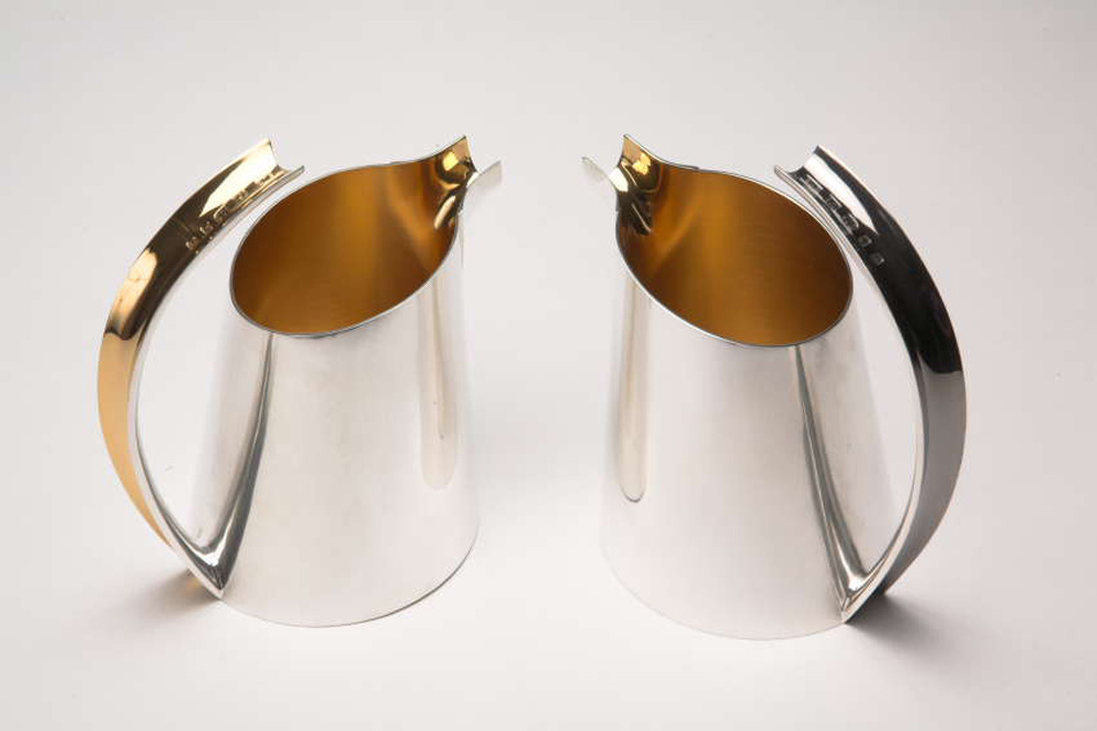 <a href="/jewellery/pair-creamer-jugs-sterling-silver-yellow-and-black-gilding-hallmark-handle-ht-top-handle">PAIR OF CREAMER JUGS. Sterling silver. Yellow and black Gilding. Hallmark on handle. Ht. to top of handle 12.5 cm, diam. of base 8.0 cm. </a>