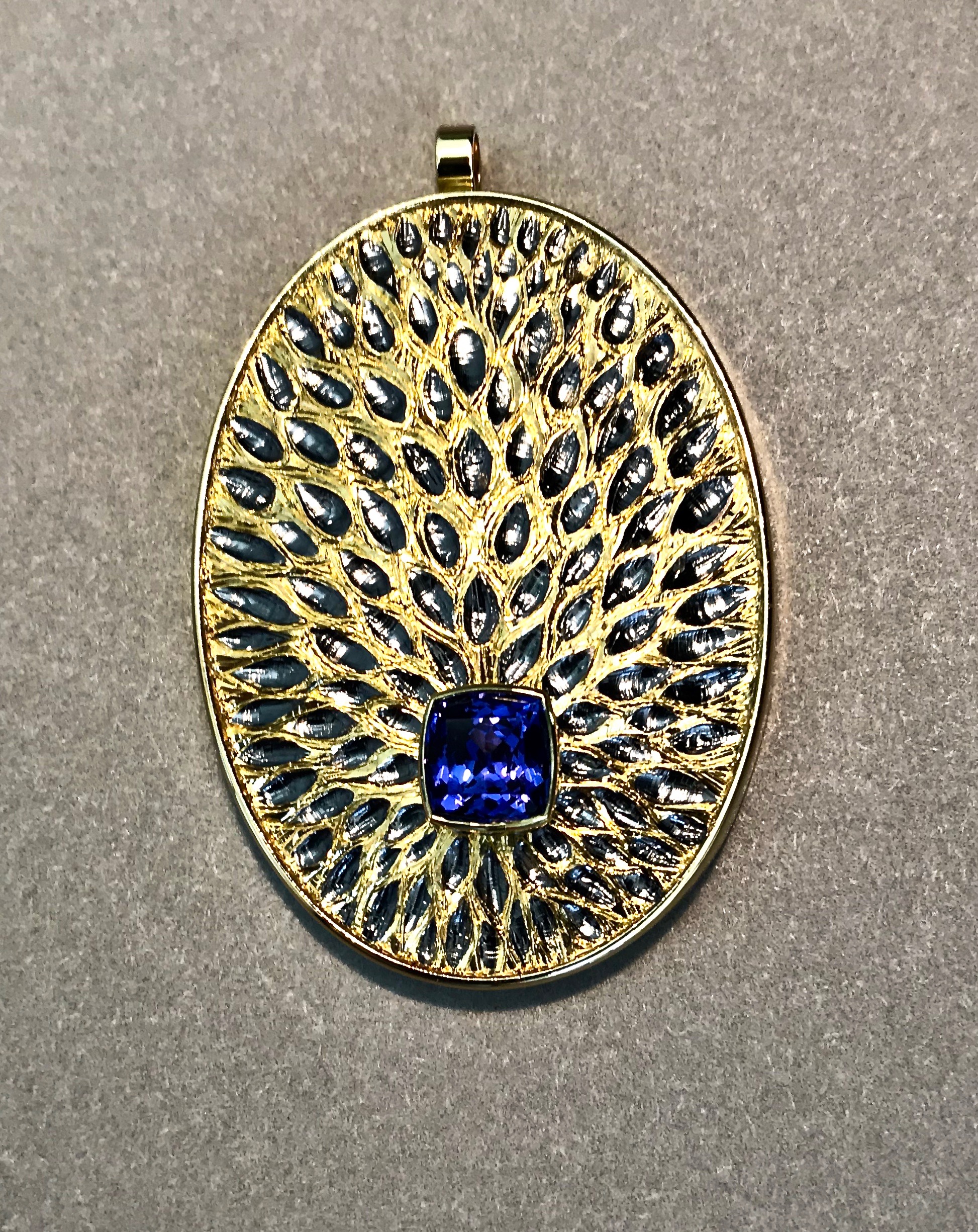 <a href="/node/287">Peacock with a fiery tail. Tanzanite / 18ct gold / Silver / Hand Engraved / gilded and rhodium plate</a>