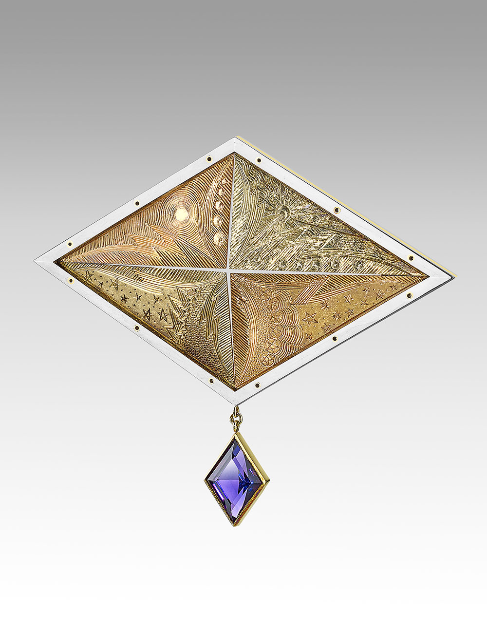 I8ct white, green, red and yellow golds, hand engraved, lozenge cut amethyst. 1991.Photo: Simon B Armitt 