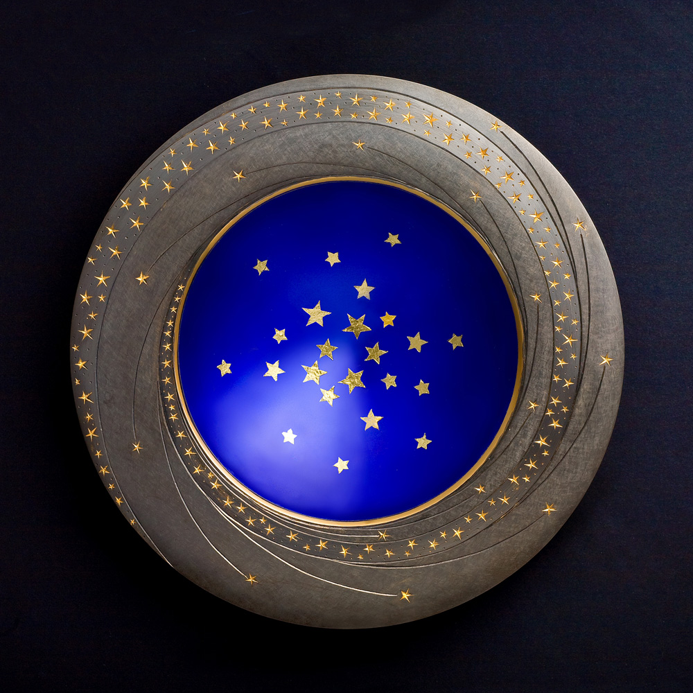 Star Bowl 2008/9. 150 mm diameter. Base Black Obsidian. Bowl - Silver, yellow and black gilding, hand engraved, blue enamel, gold leaf stars. Photo : Simon Armitt.