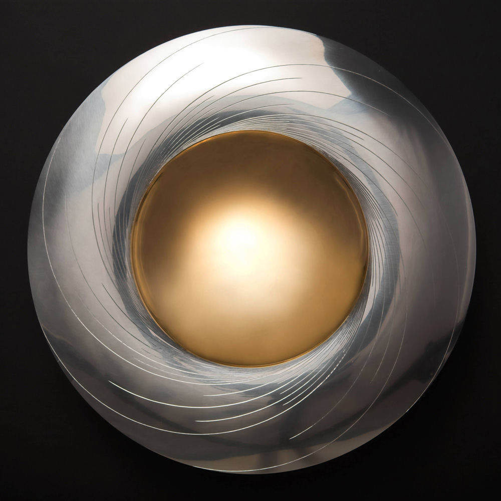"SUN DISH" 300 mm diam. Silver, hand engraved. Center yellow gilded. Stone Base - Optical Quartz. Photo : Simon Armitt