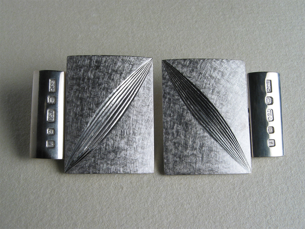 18ct white gold, hand engraved.Photo: Andra Nelki.