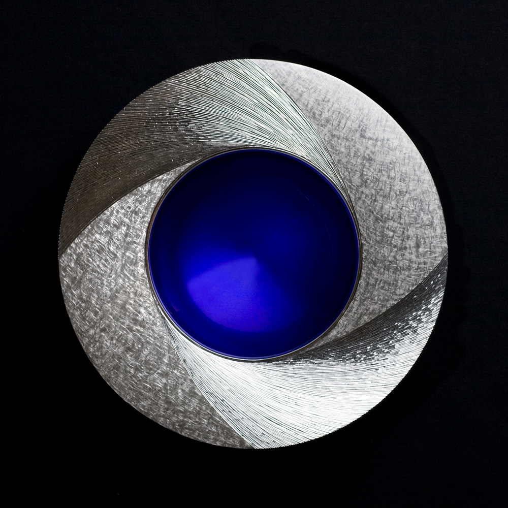 Midnight Bowl. Commission piece 2009. 110 mm diam. Silver, hand engraved, blue enamel. Photo : Simon Armitt