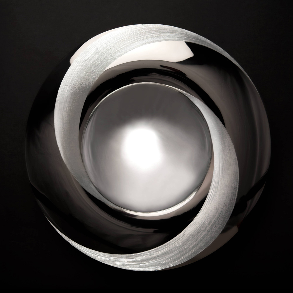 "MOON DISH" 300 mm diam. Silver, hand engraved, black gilding. Stone base - Black Obsidian. Photo : Simon Armitt